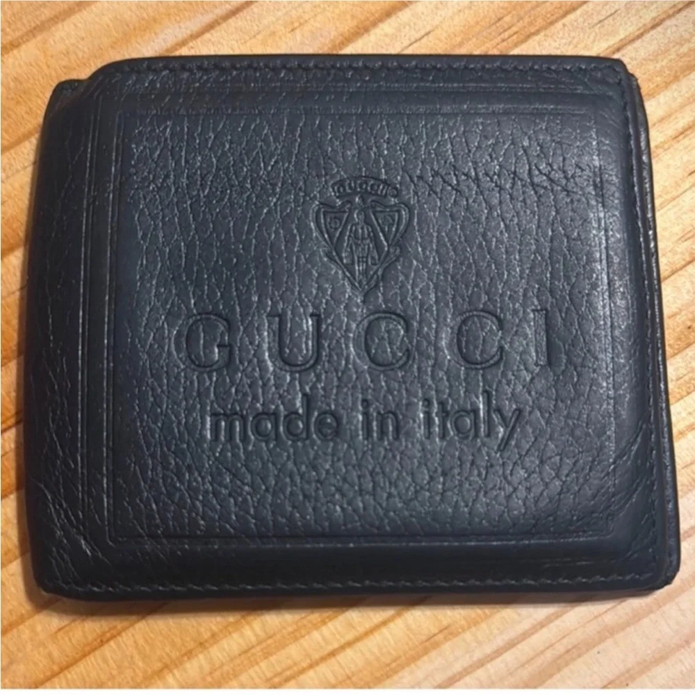 Authentic Gucci luxury designer signature black leather men’s wallet